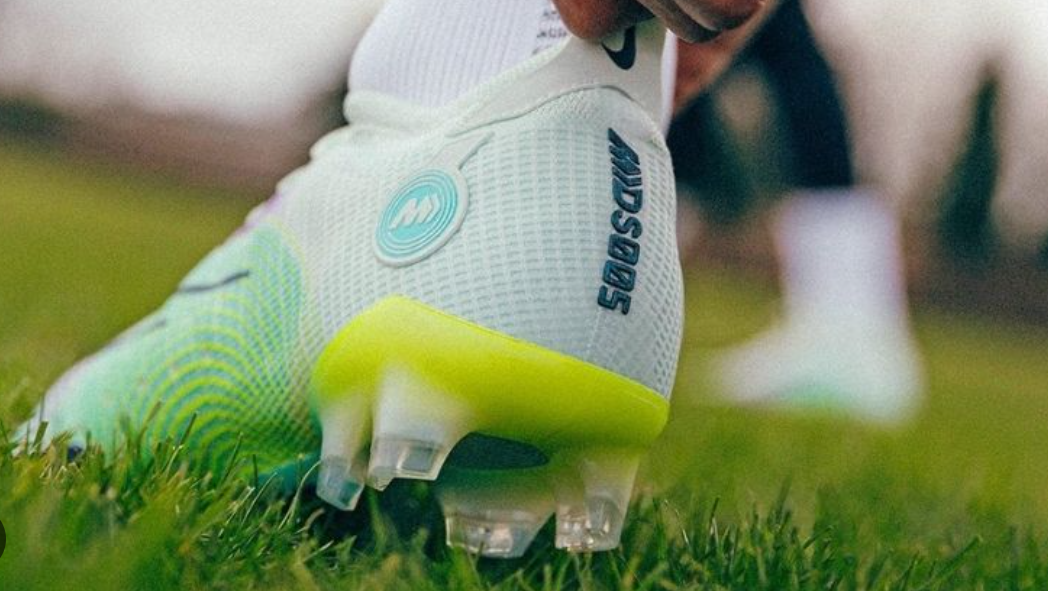 Cómo elegir las botas de fútbol adecuadas: Suelo blando frente a suelo firme