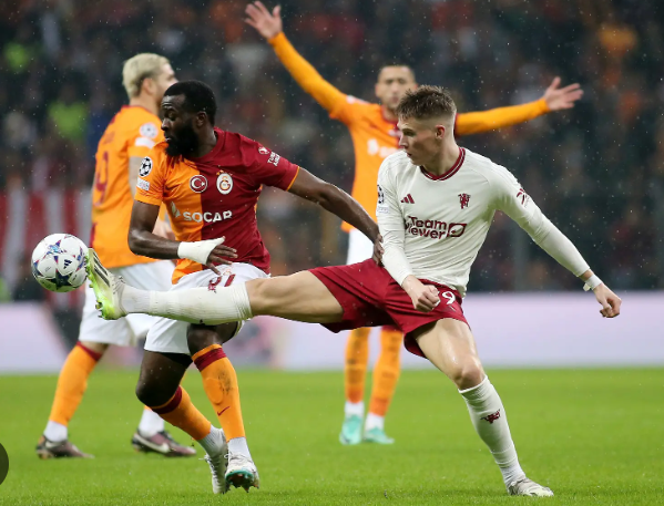 El Manchester United empata con el Galatasaray y se aleja de la Liga de Campeones